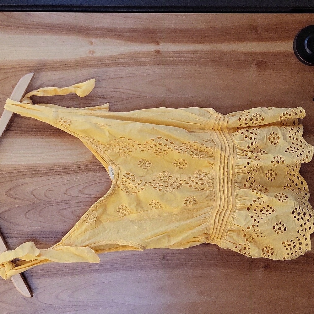 ⭐️3/$15⭐️ Yellow Eyelet Tie-Shoulder Tank Top